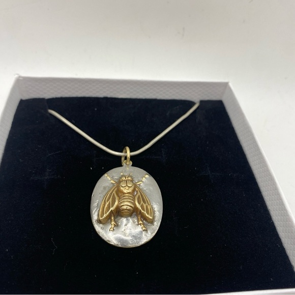 Jewelry - ancient bee Necklace Silver oval Coin